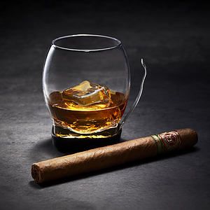 Whiskey Cigar Glass With Built-in Coaster and Cigar Grip