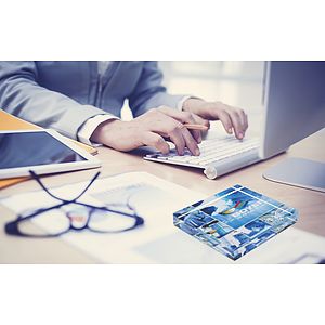 JAFFA® Square Acrylic Paperweight