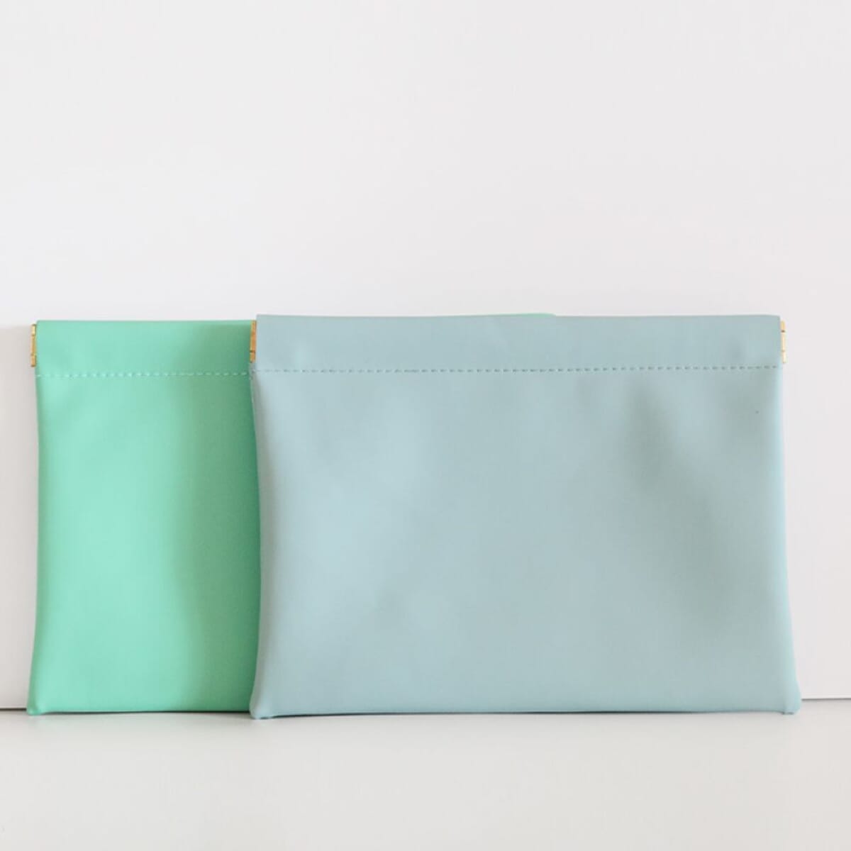 Automatic Closing Storage Bag