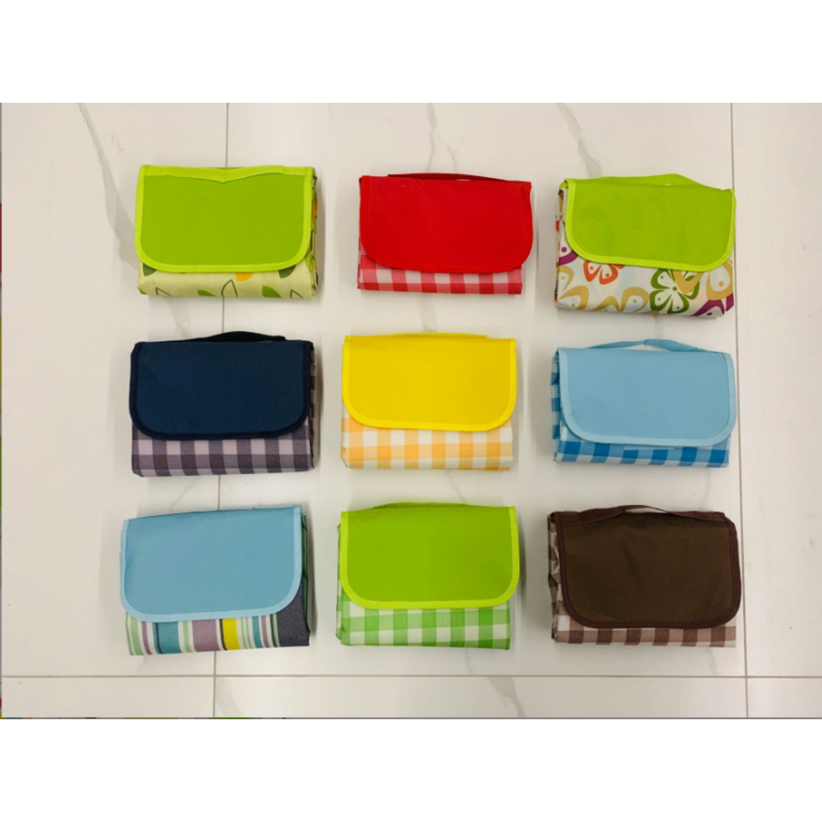 All-in-one Portable Foldable Moisture-proof Plaid Picnic Mat