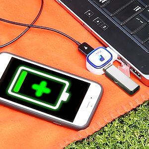 Tapa I Dual-Port USB 2.0 Hub / Reader