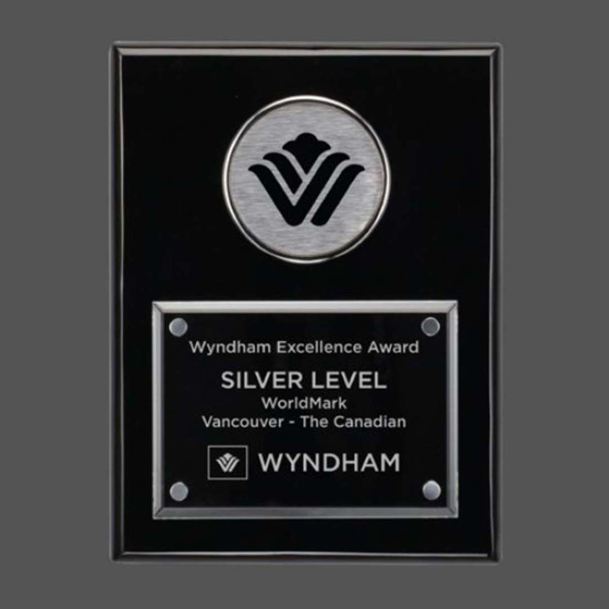 Jansenn Plaque - Black/Chrome